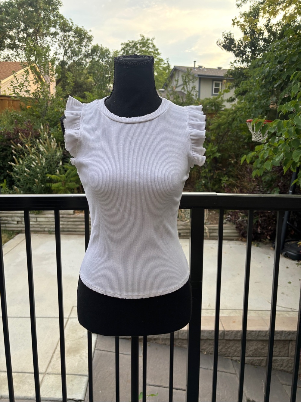 Francesca's Collections White Ruffle Cap Sleeve Ribbed Tank